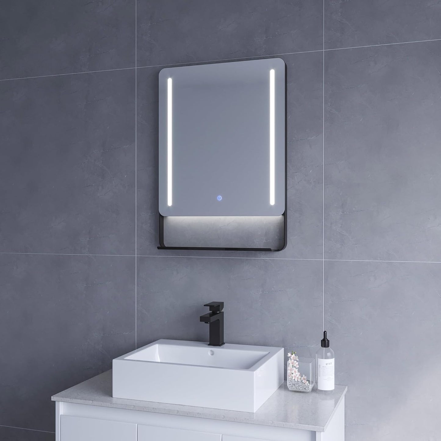 Badezimmerspiegel mit LED-Beleuchtung und Ablage, Schortens-Serie, 70L x 50B cm, Schortens-serie