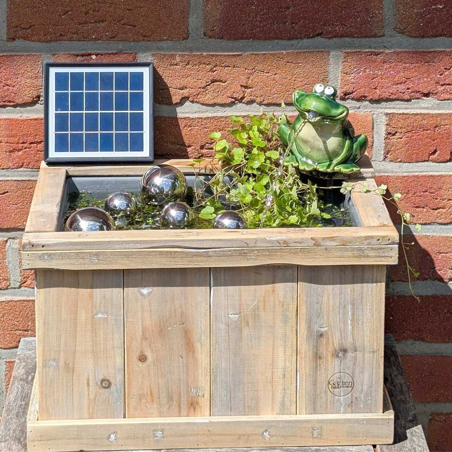 Miniteich-Set mit Solarpumpe & Wasserspeier
