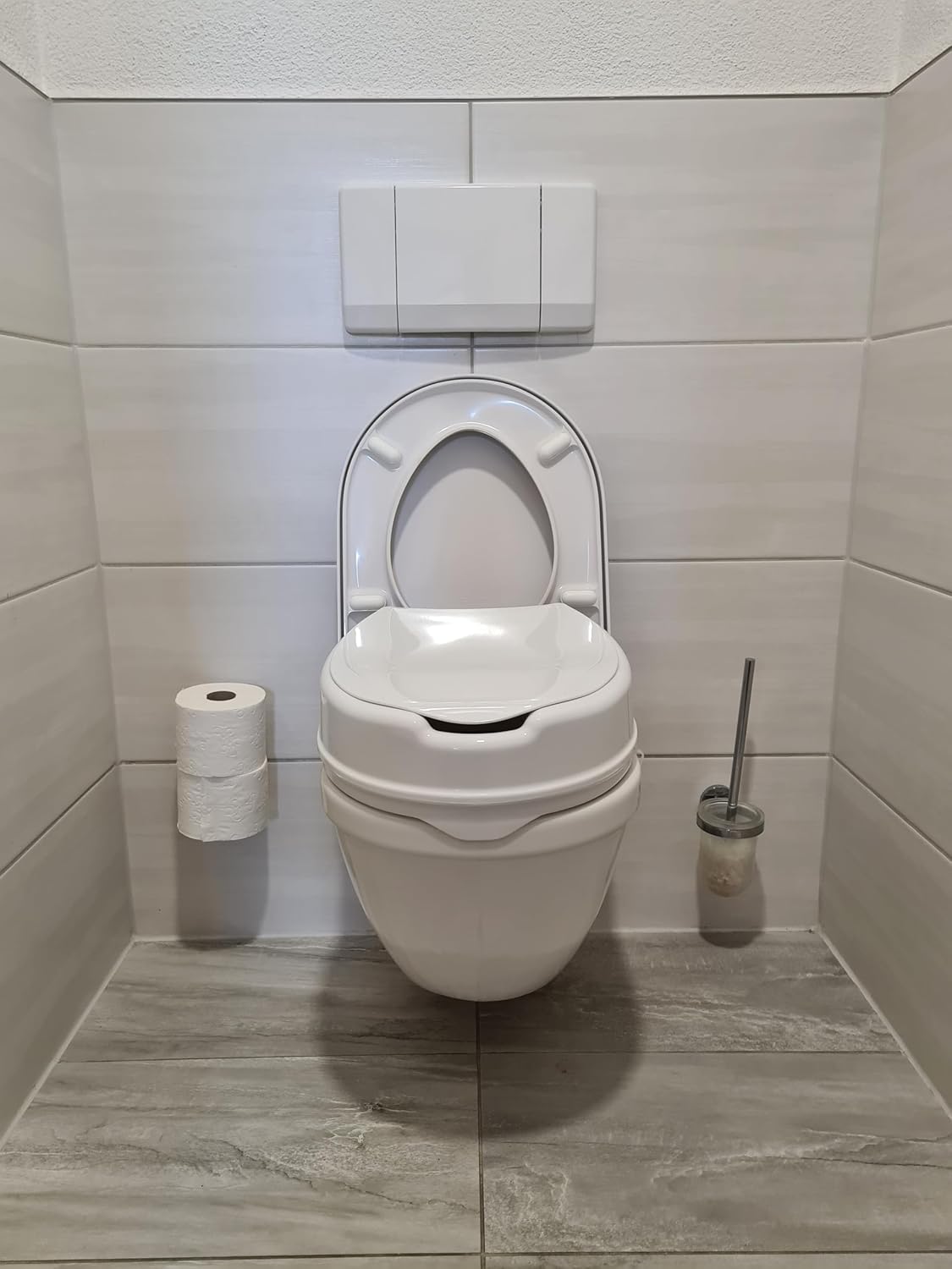 Toilettensitzerhöhung mit Hygiene-Ausschnitt