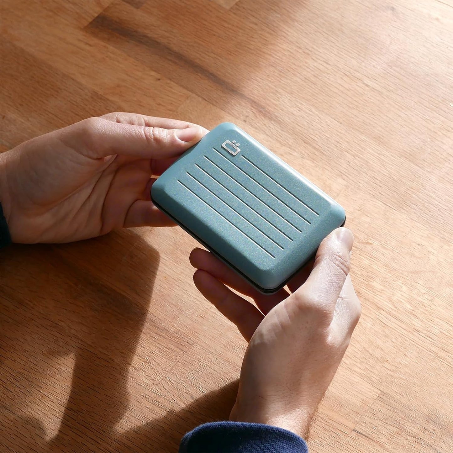 Kreditkartenetui Smart Case V2, Matte Farbe Arctic Blue