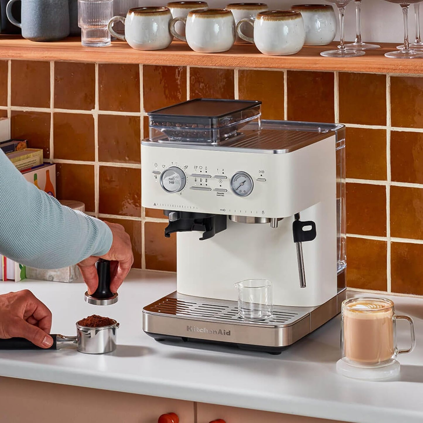 Halbautomatische Espressomaschine mit Kaffeemühle 5KES6551, Weiss