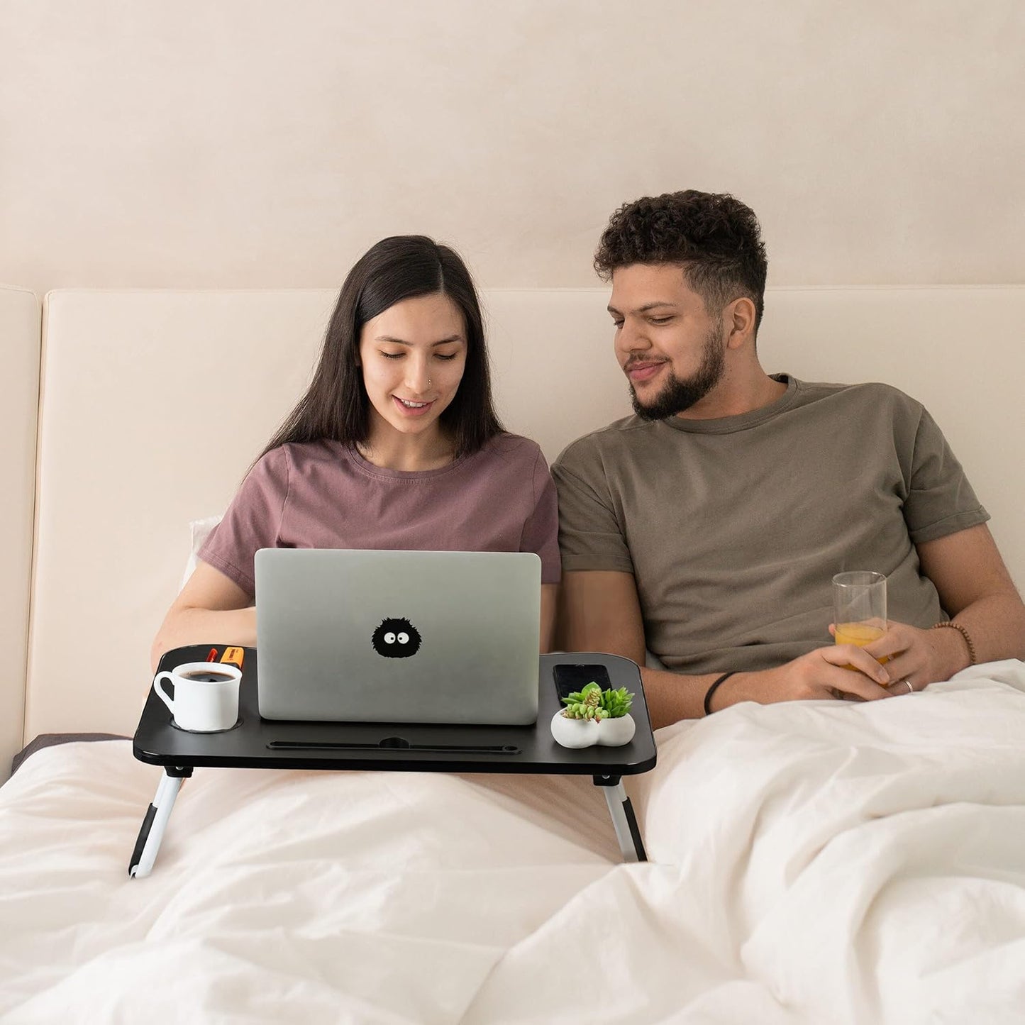 Klappbarer Laptoptisch mit Getränkehalter und Tablethalter