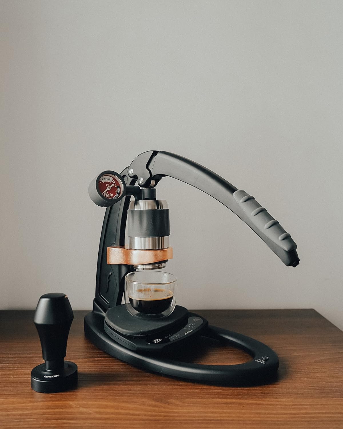 Federbelasteter Kaffeestampfer mit Matte, 45.5mm