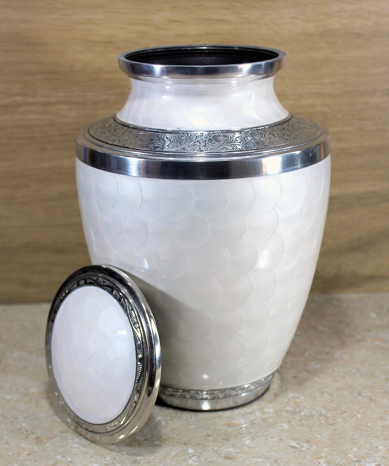 Metall-Urne mit Meenakari Design, Elfenbein