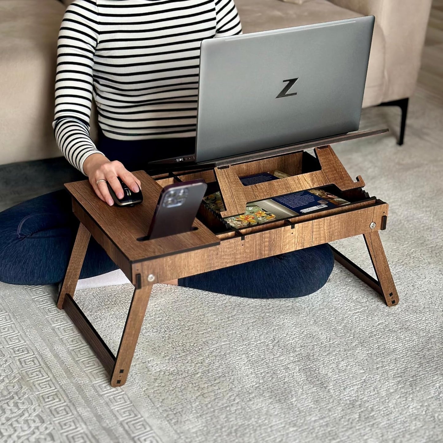 Verstellbarer Laptoptisch mit Stauraum