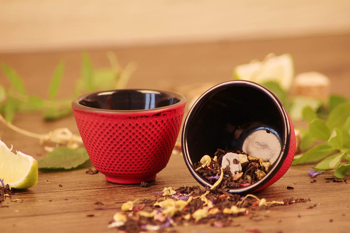 Teeservice mit abnehmbarem Sieb, Untersetzer und Becher im Vintage-Design, 1,1 L Rot