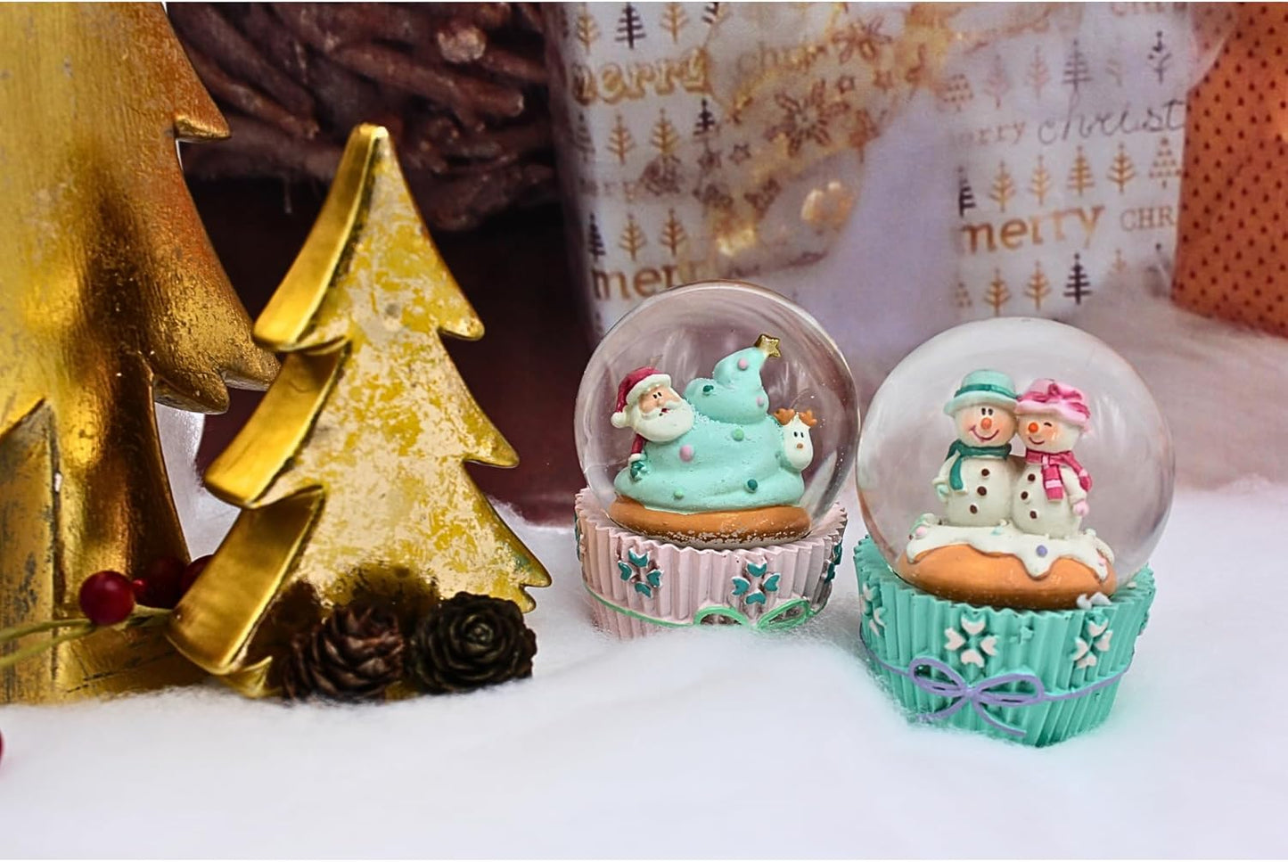 Schneekugel mit Weihnachtsmann & Rentier, Cupcake Wm