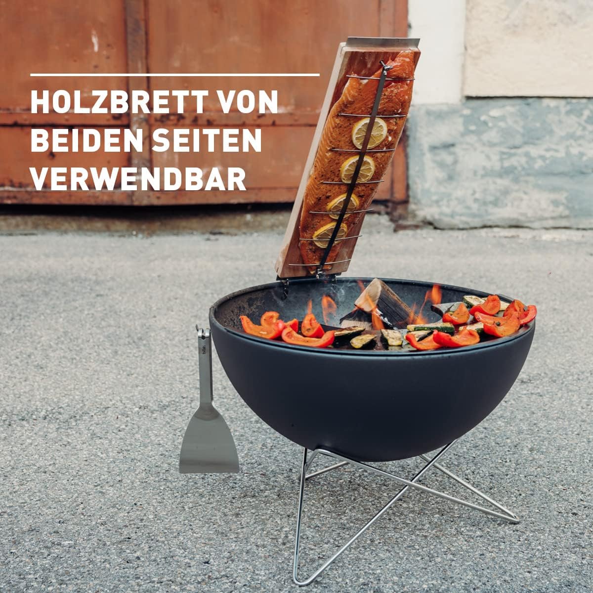 Flammlachsbrett, Flammlachs mit Halterung