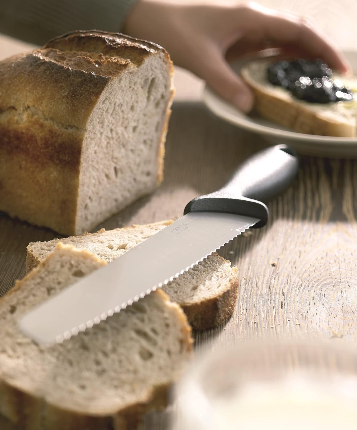 Brotmesser mit Wellenschliff