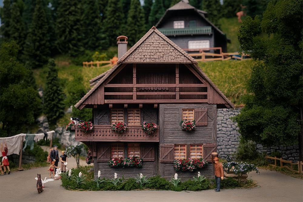 Jubiläumsmodell Uhrenmacherhaus mit Figur
