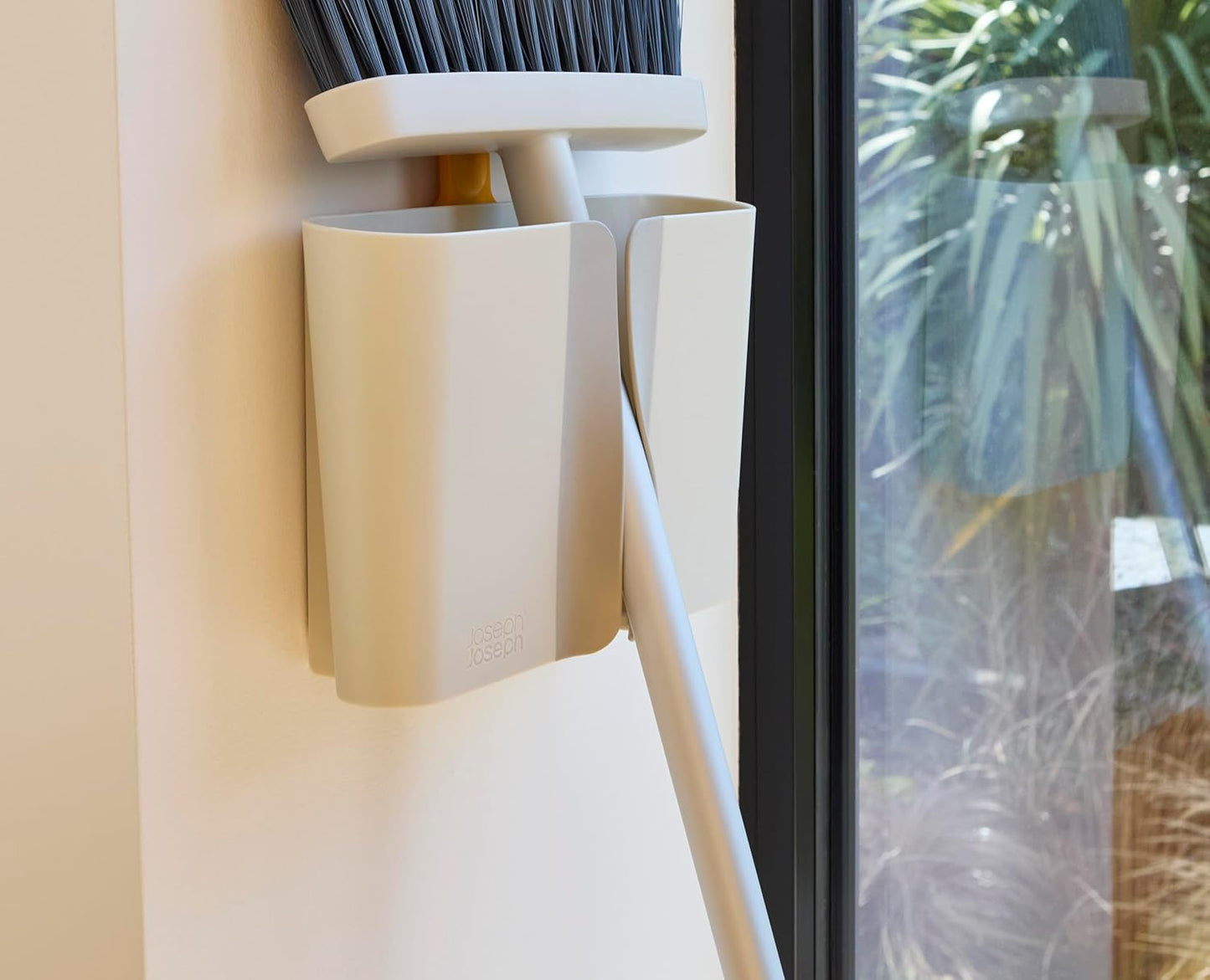 CleanTech Wandbesen mit verstellbarem Stiel und Besenabdeckung, Besen