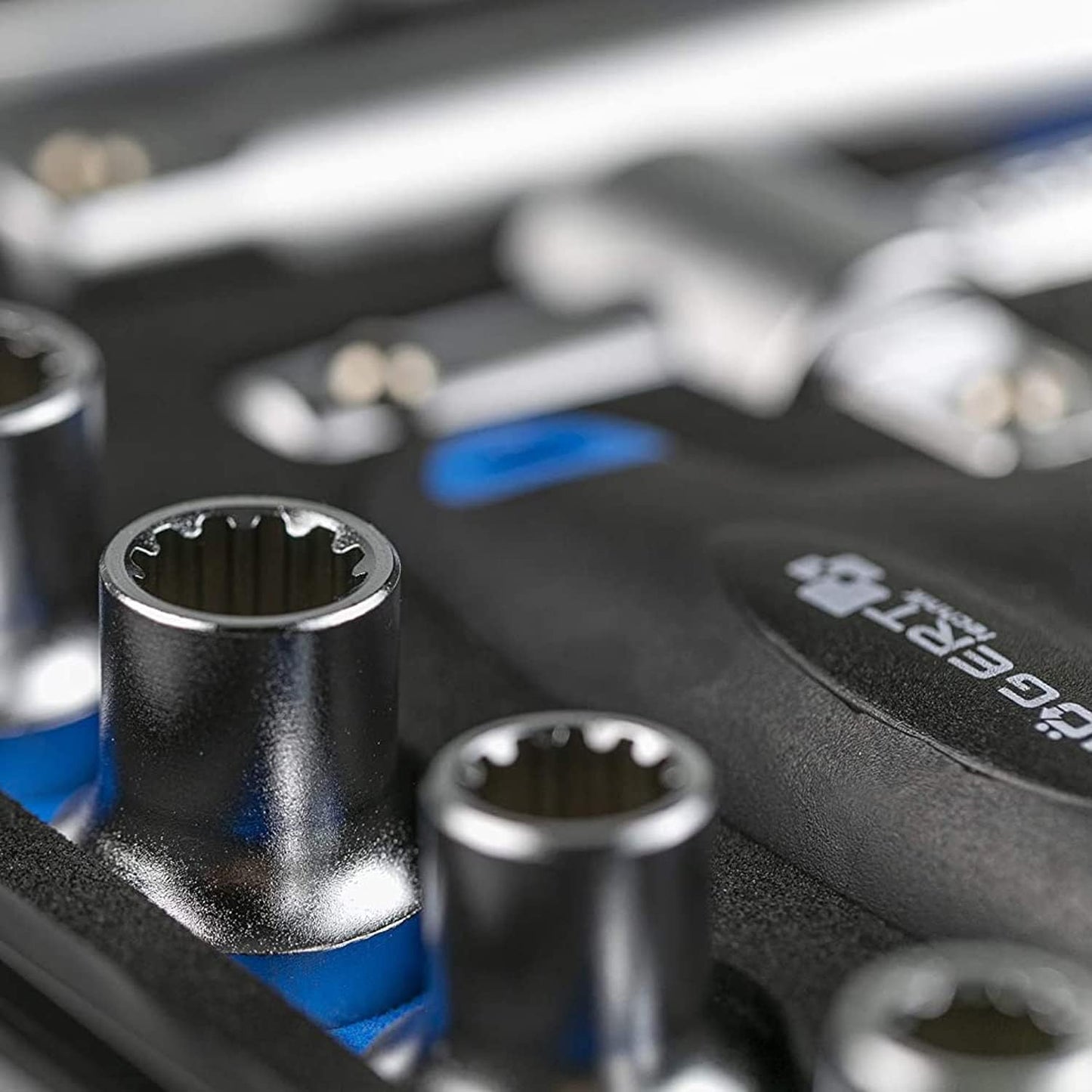 Werkzeugset mit Steckschlüsseln & Bits, 60 teilig