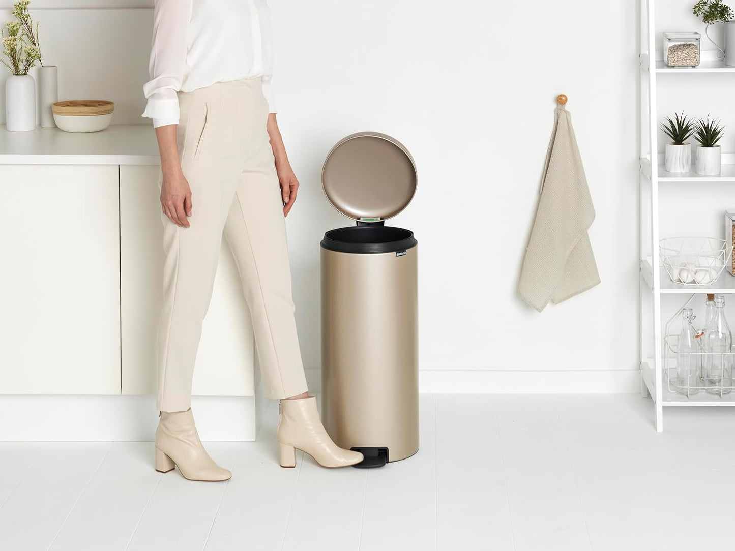 Treteimer mit Pedal, 30 Liter Kapazität, 30 Liter Champagne