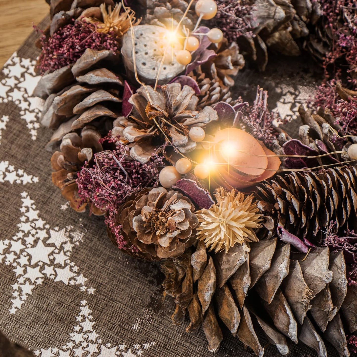 Weihnachtskranz mit warmweissen LEDs und Timer, Grösse 2 - L Led - Zapfen + Blüten - Rosa + Lila