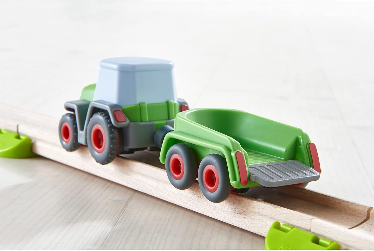 Kullerbü – Traktor mit Anhänger
