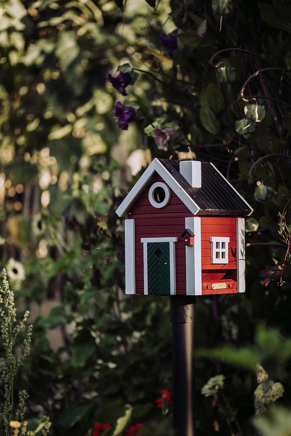 Vogelfutterhaus und Nistkasten aus Holz
