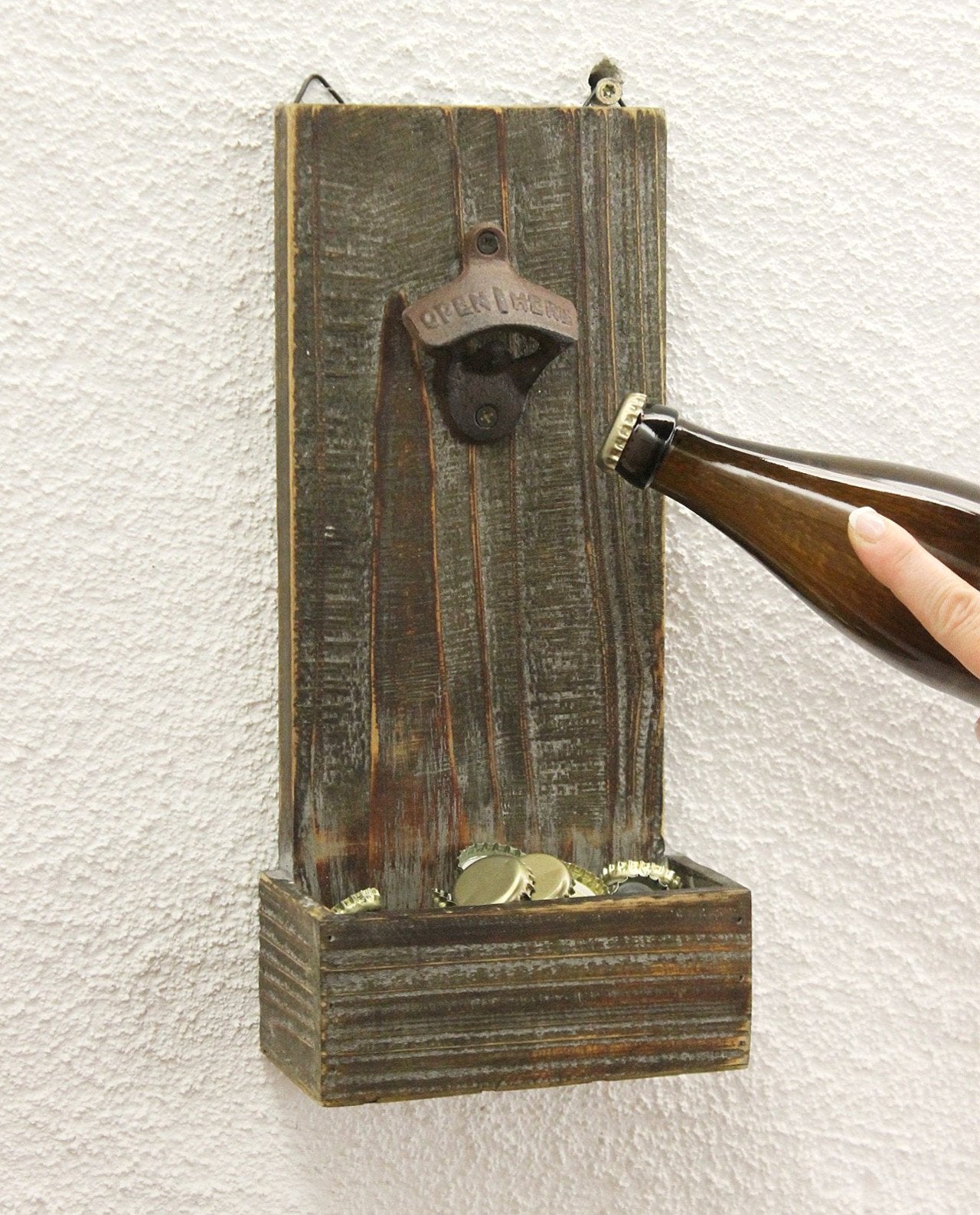 Wandflaschenöffner mit Kronkorkenbehälter