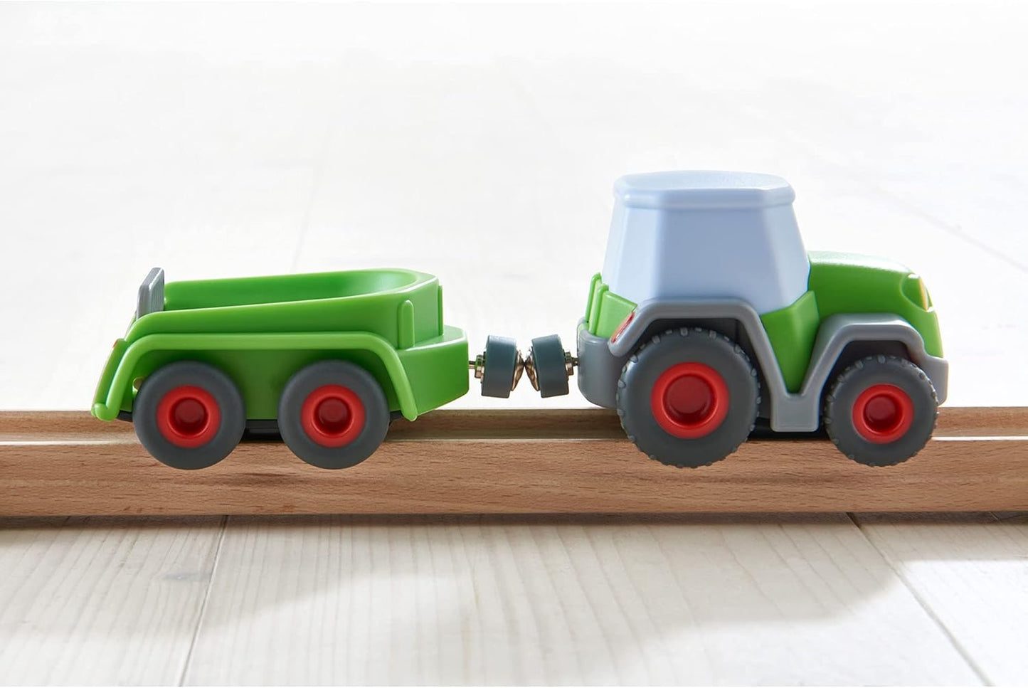 Kullerbü – Traktor mit Anhänger