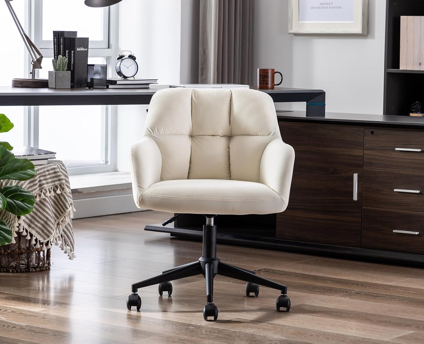Höhenverstellbarer Bürostuhl mit Rollen, Beige