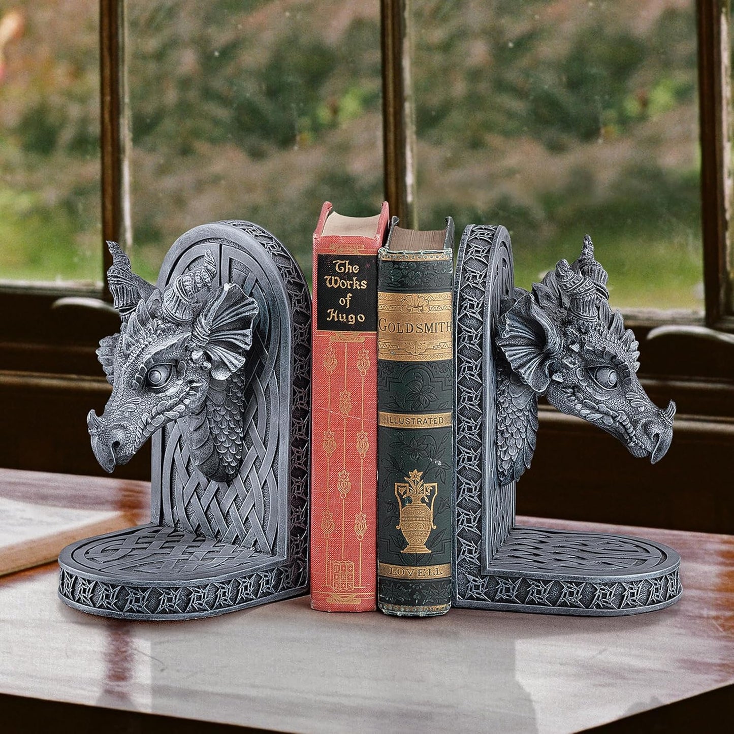 Buchstützen mit Drachen, Grauer Bruderdrache