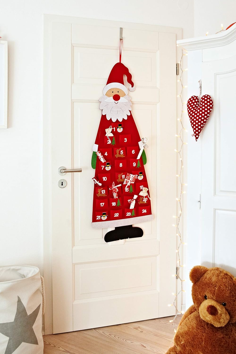 Filz-Adventskalender Santa zum Befüllen und Aufhängen, Rot/Weiss