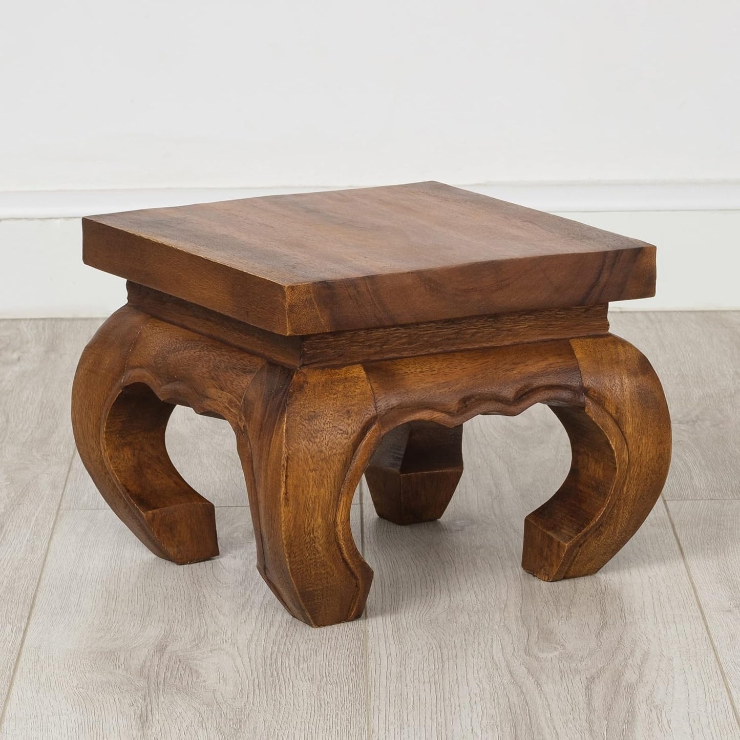 Handgeschnitzter Beistelltisch, 24cm x 24cm