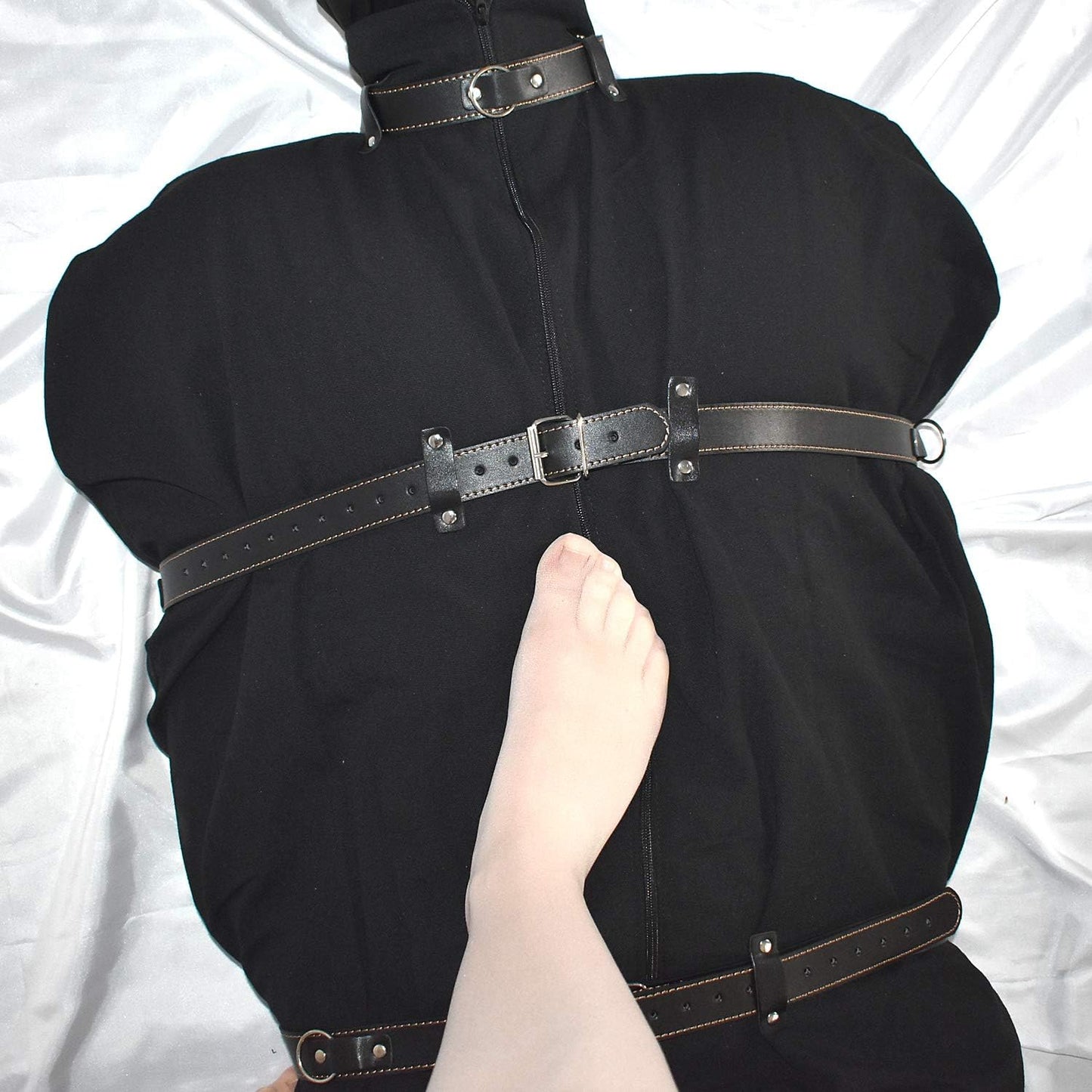 BDSM Fesselsack mit Gurten