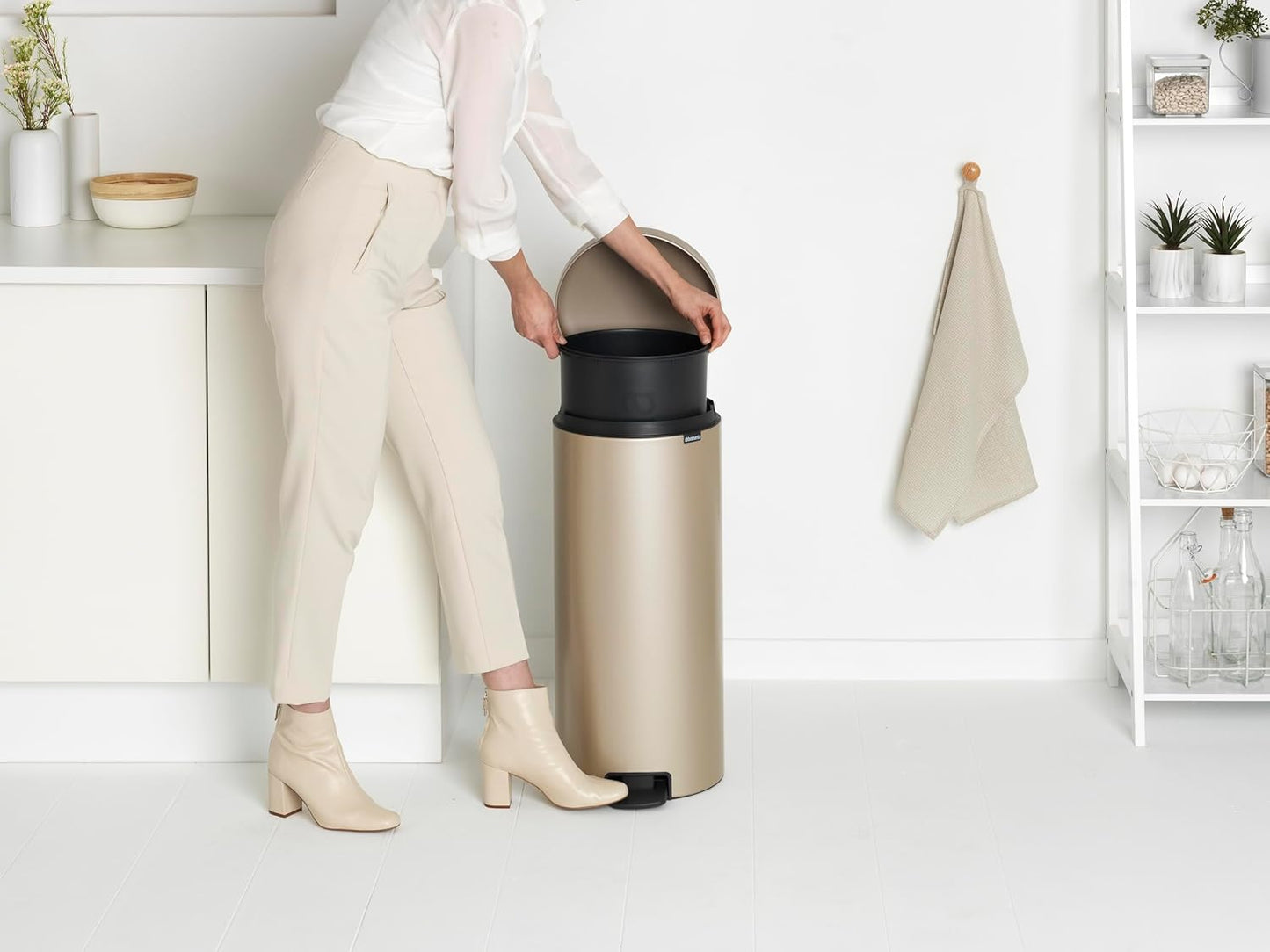 Treteimer mit Pedal, 30 Liter Kapazität, 30 Liter Champagne