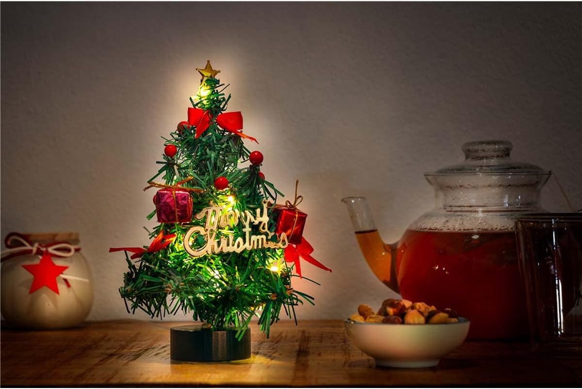 Künstlicher Weihnachtsbaum mit LED-Beleuchtung