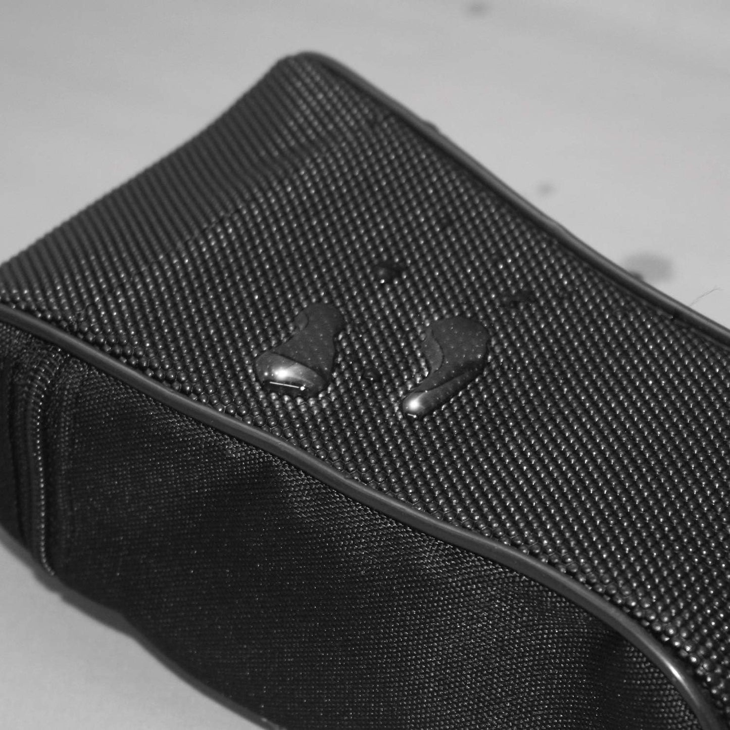 Micro 15O, Schwarz