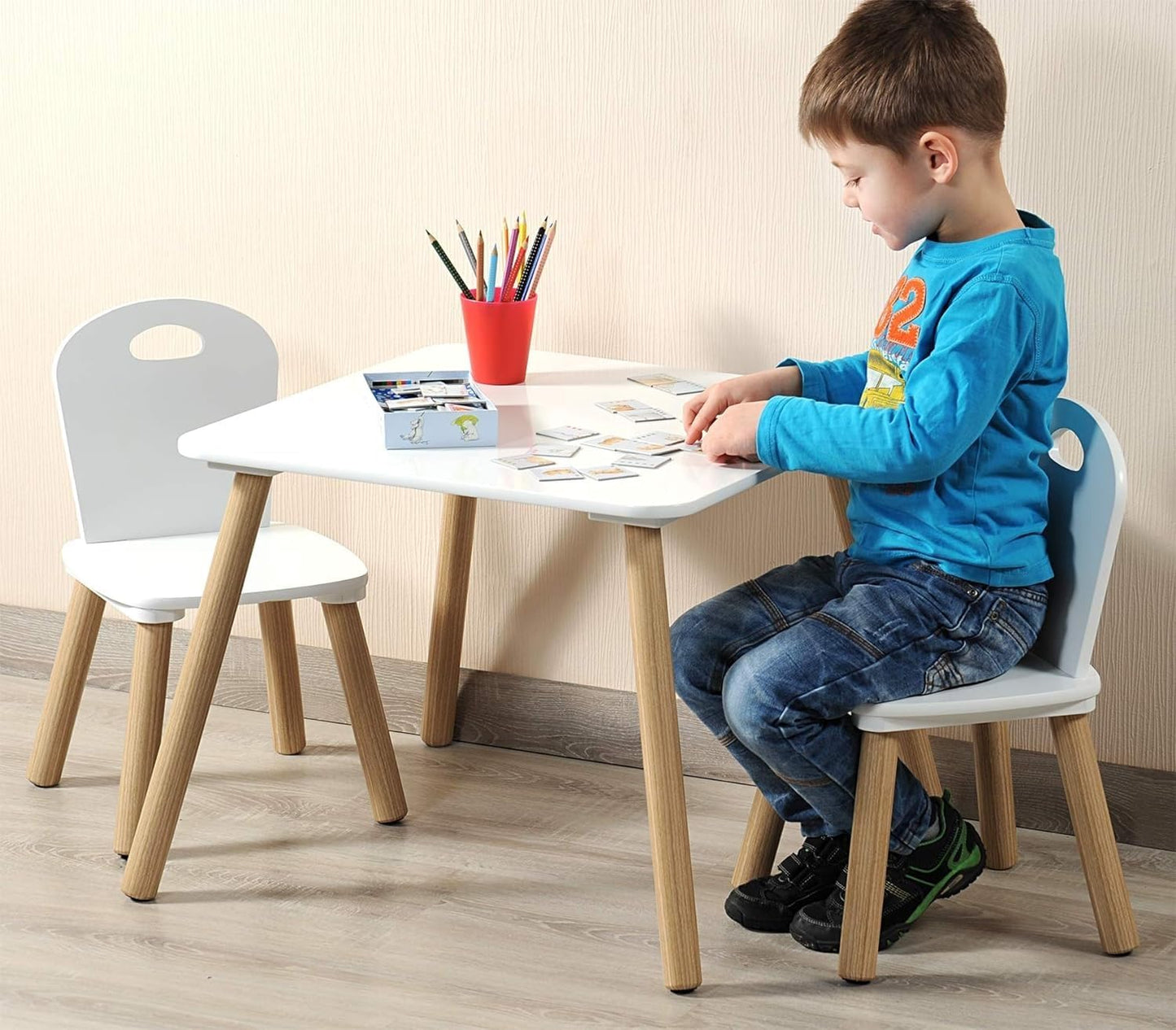 3-teilige Kinder-Sitzgarnitur mit Tisch und Stühlen
