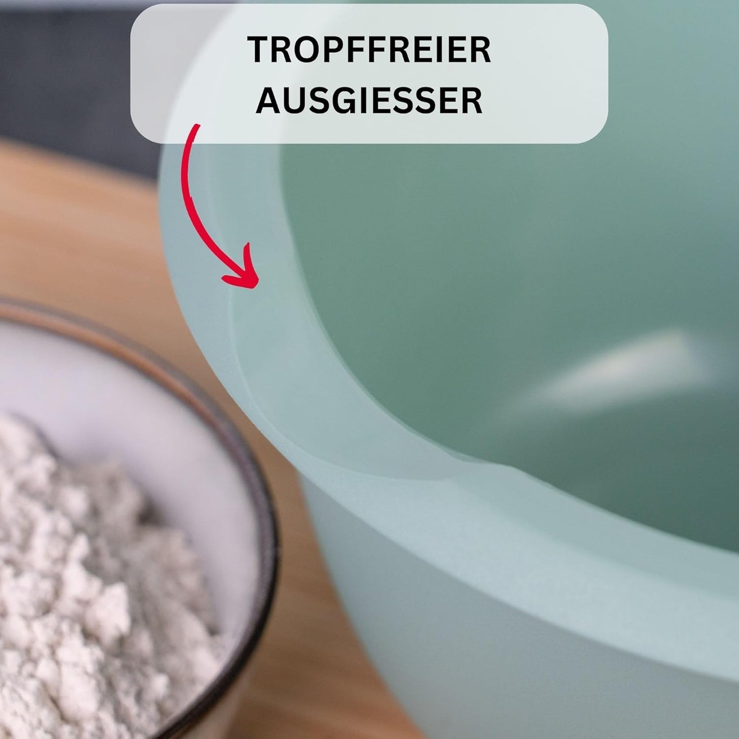 Backschüssel mit Ausgiesser und Deckel, Mintgrün