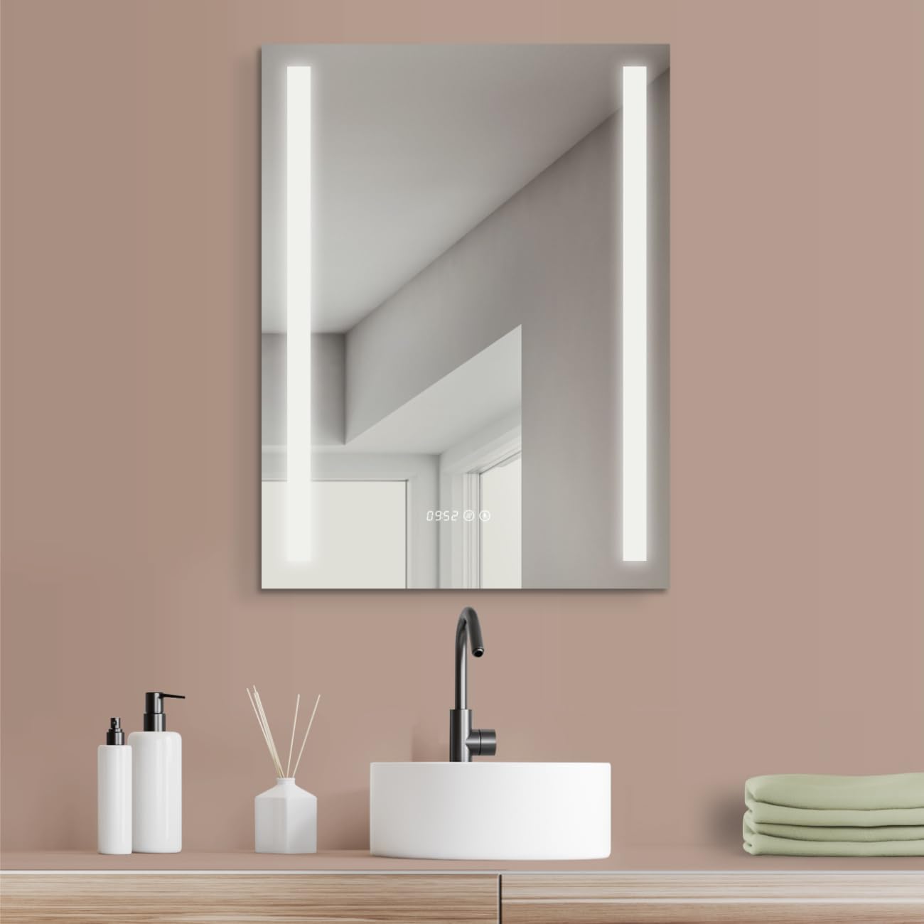 LED Badezimmerspiegel mit Antibeschlagschutz und Uhr, 80L x 60B cm Silber + Antibeschlag + Uhr