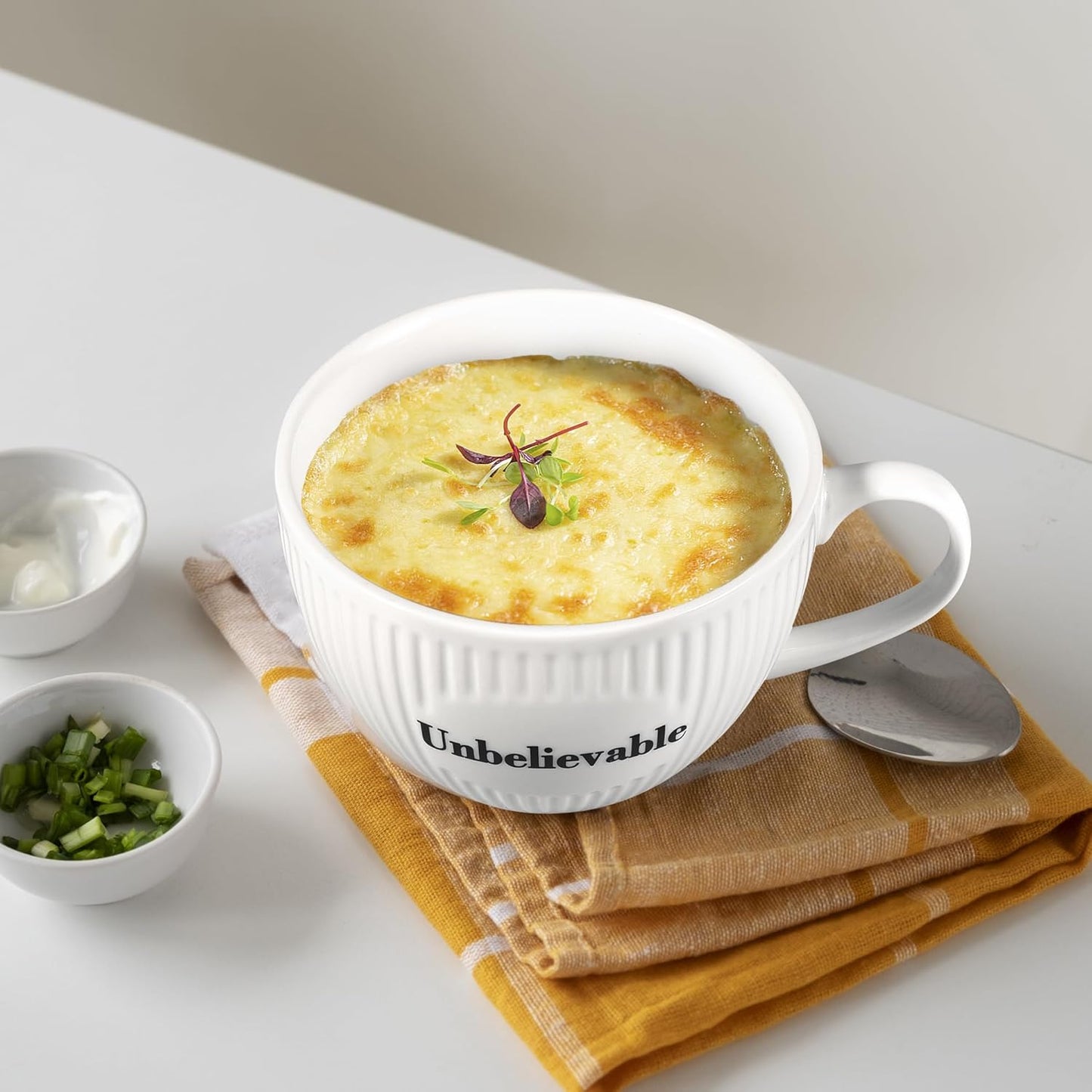 Porzellantasse mit Deckel, Weiß