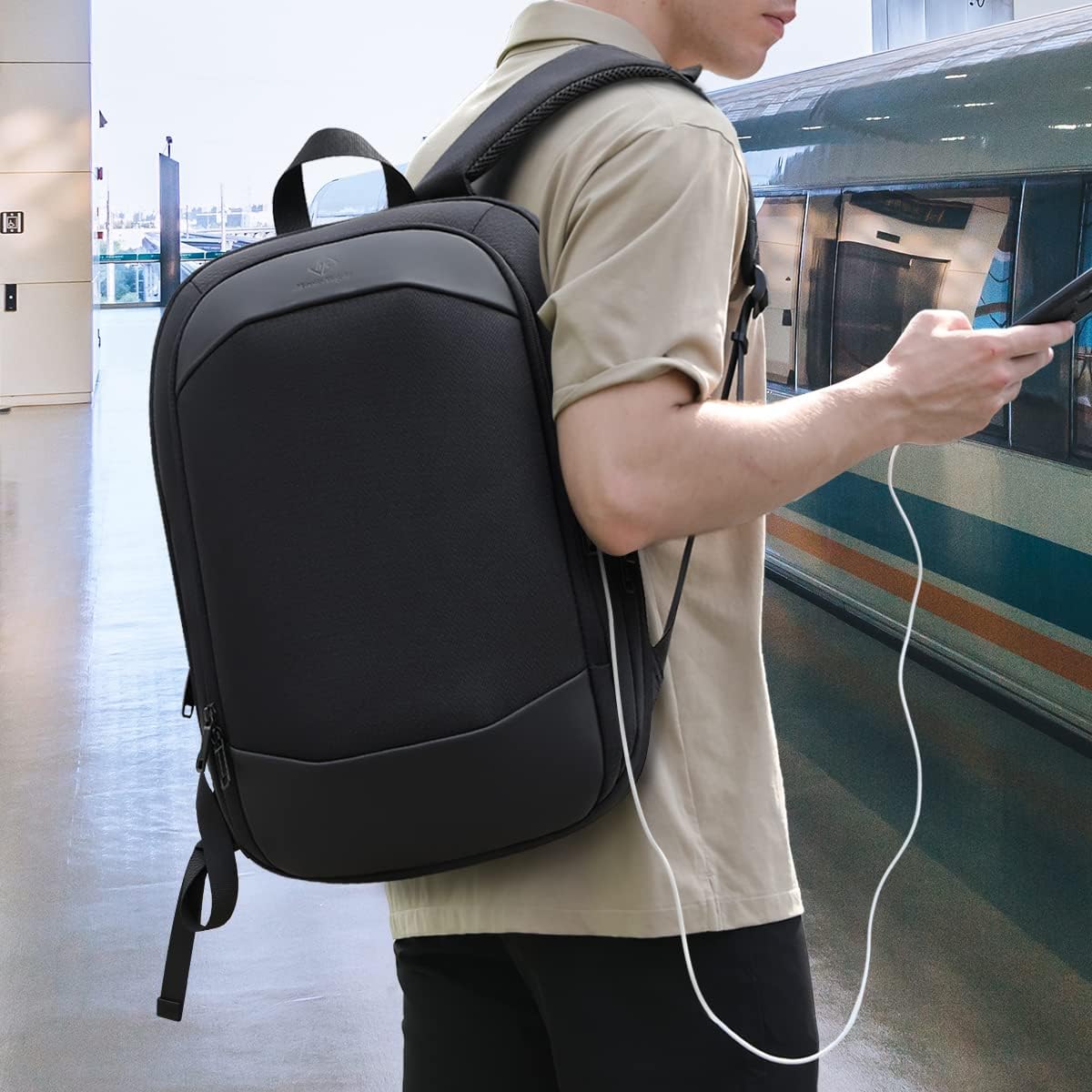 Laptop-Reiserucksack 17 Zoll mit USB-Anschluss, Schwarz