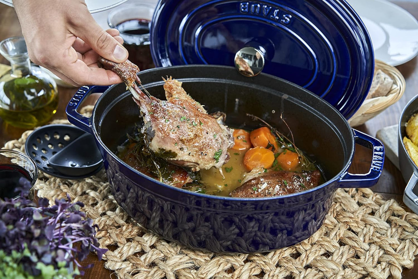 Cocotte Bräter mit Deckel, 33 cm, 6.7 L dunkelblau
