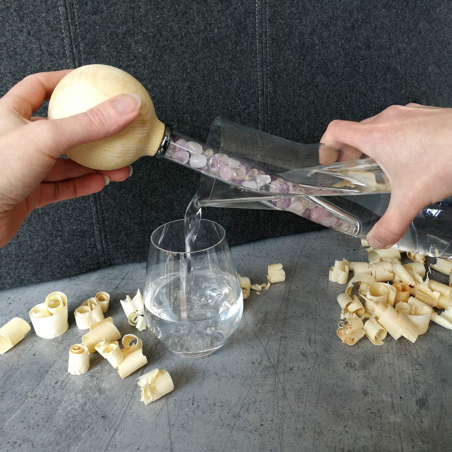 ZirbenKugel Karaffe mit Edelsteinstab, Single
