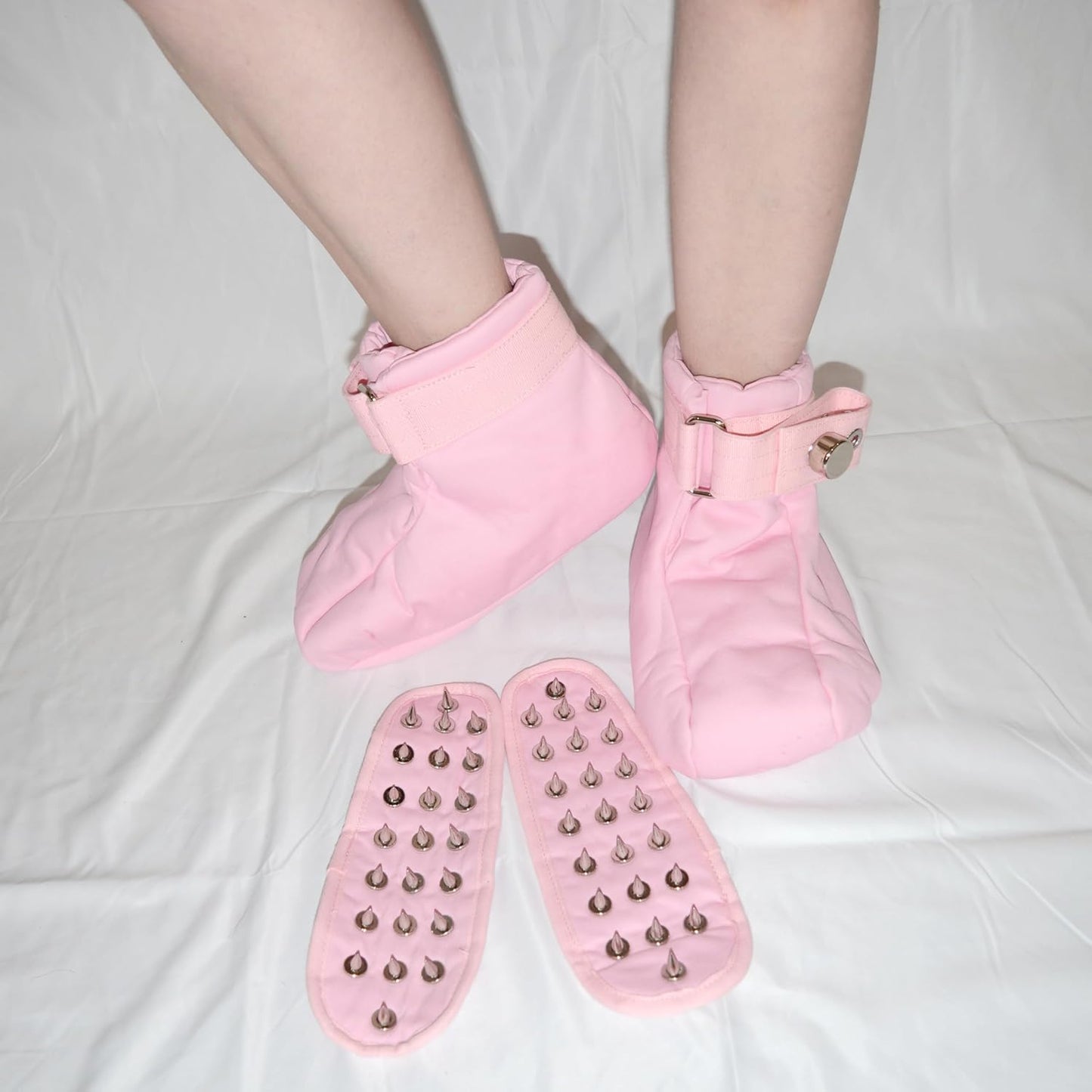 Abschliessbare ABDL Fussfessel mit Magnet-Schloss und Spike-Einlagen, Rosa