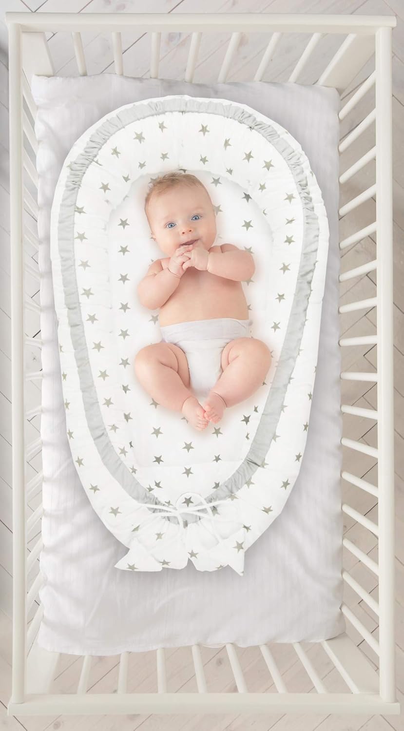 Waschbares Babynestchen mit grauen Sternen, Weiss mit Grauen Sternen