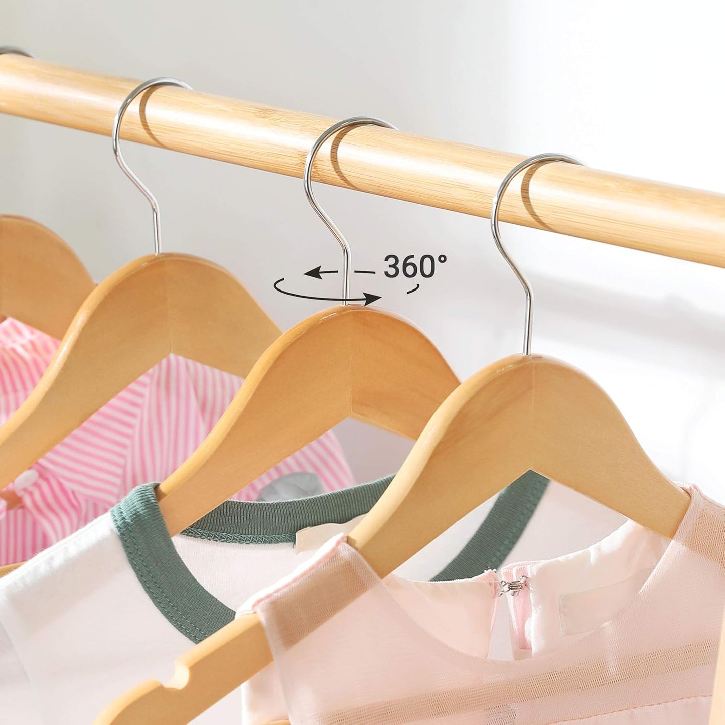 10-teiliges Kinderkleiderbügel-Set mit 360 ° drehbarer Haken, Holzfarben
