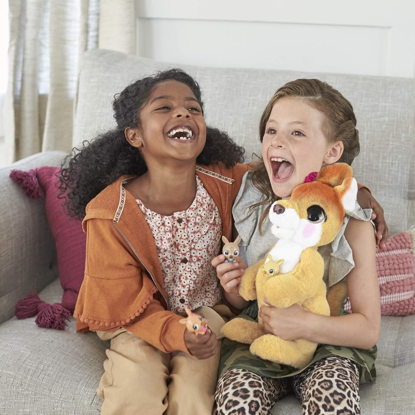Interaktives Plüschspielzeug Josie, das Känguru