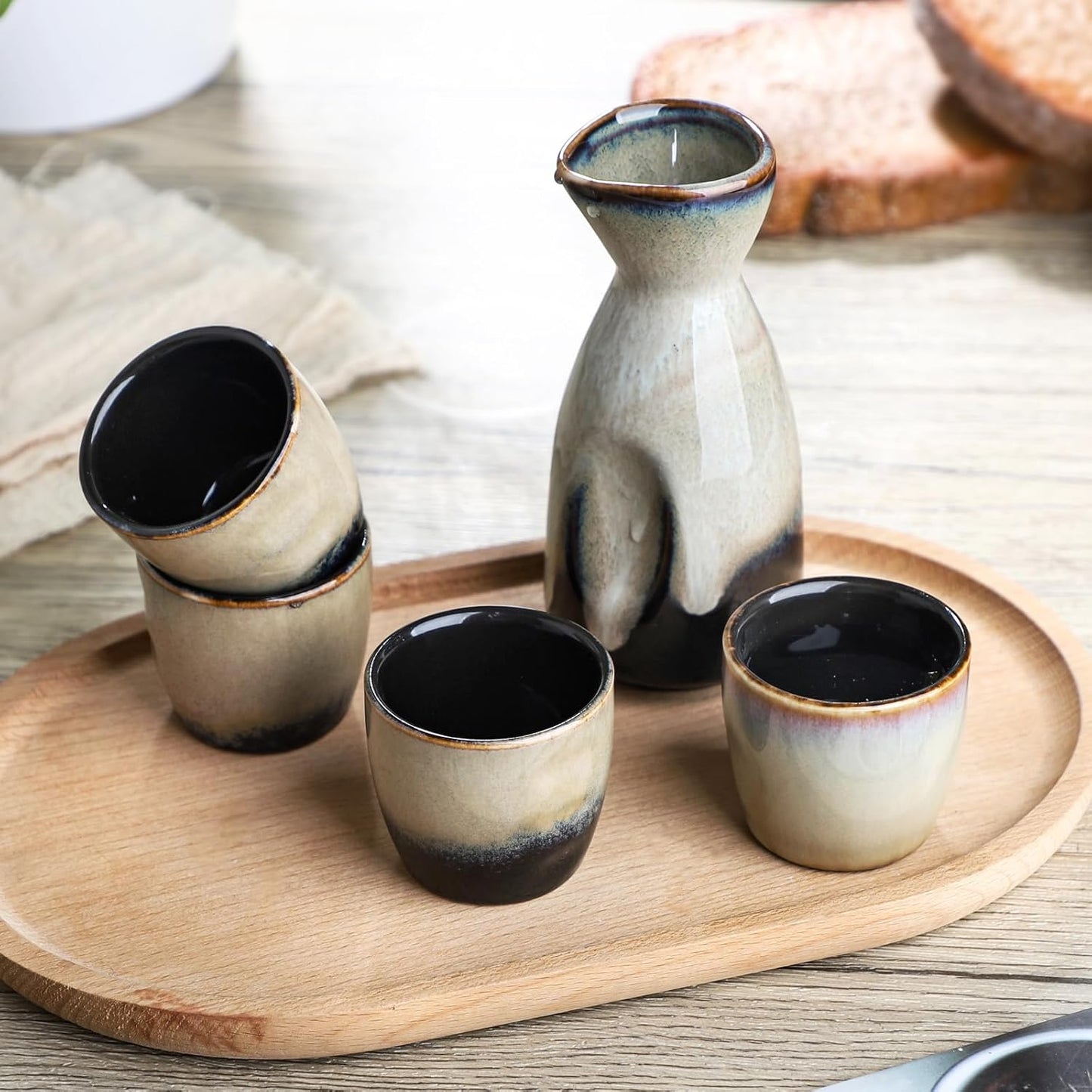 Sake-Set mit 4 Bechern und Wärmer, Gelb Schwarz