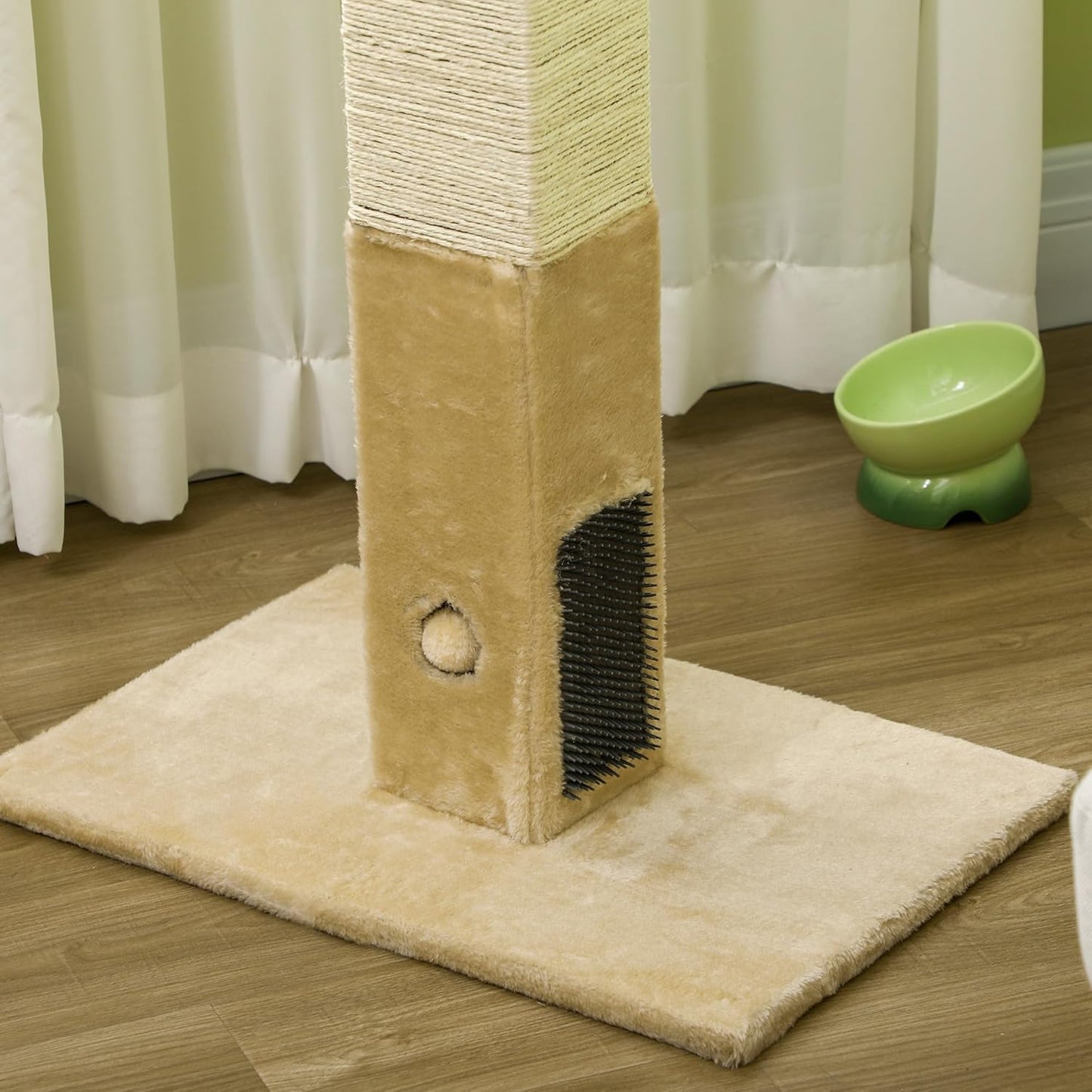 Kratzbaum mit Spielball, Beige 59,5L x 39B x 79H cm