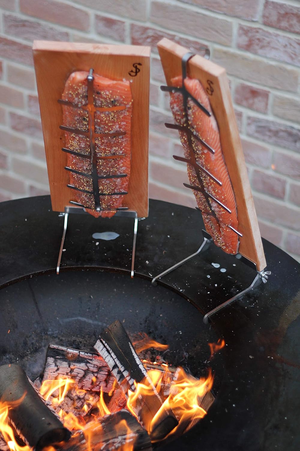 Flammlachsbrett mit Edelstahlhalterung