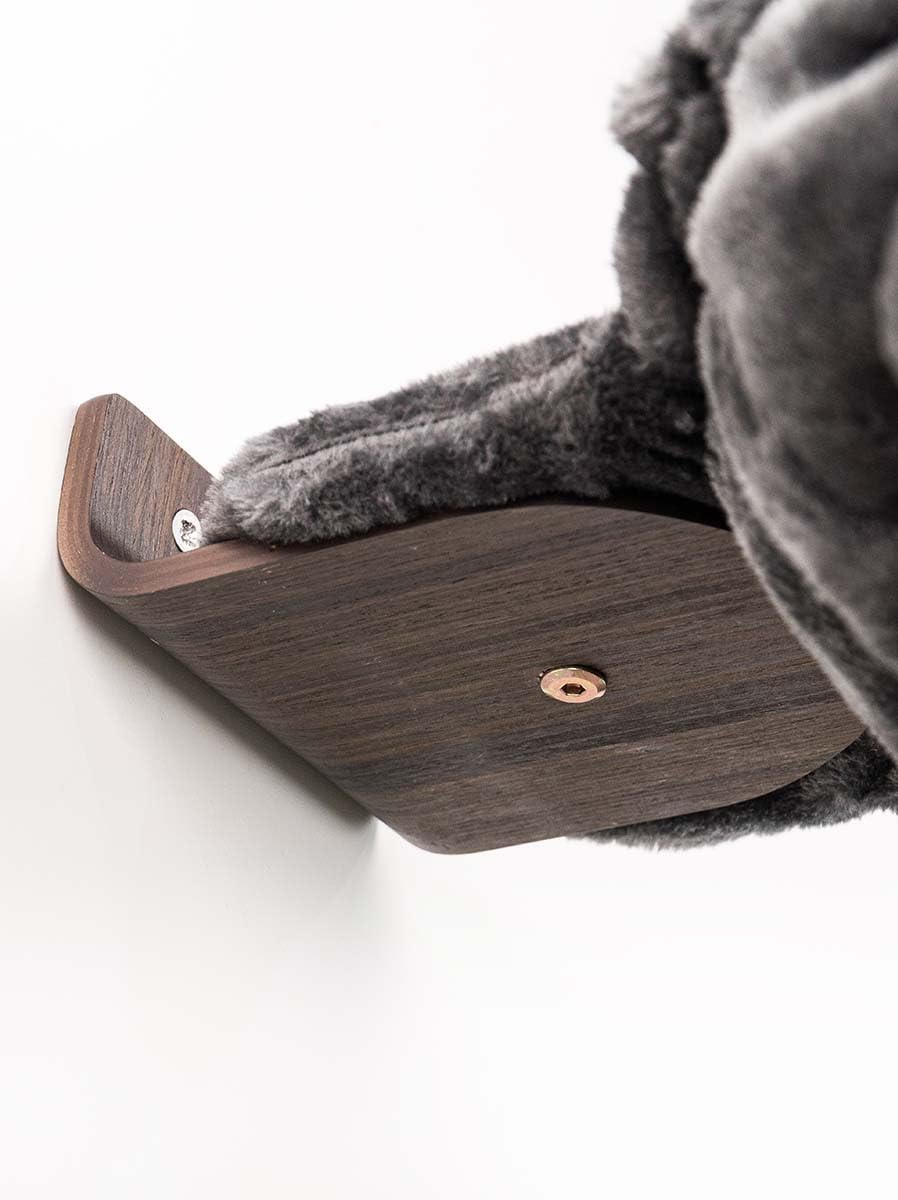 Kletterwand mit Liegemulde, Schwarz-Brauner Look