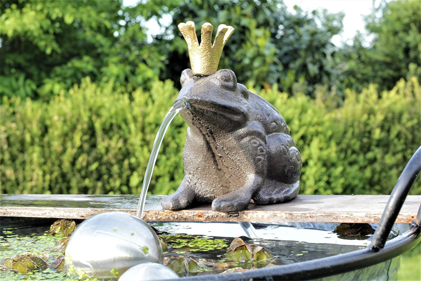 Wasserspeier Froschkönig mit Solarpumpe