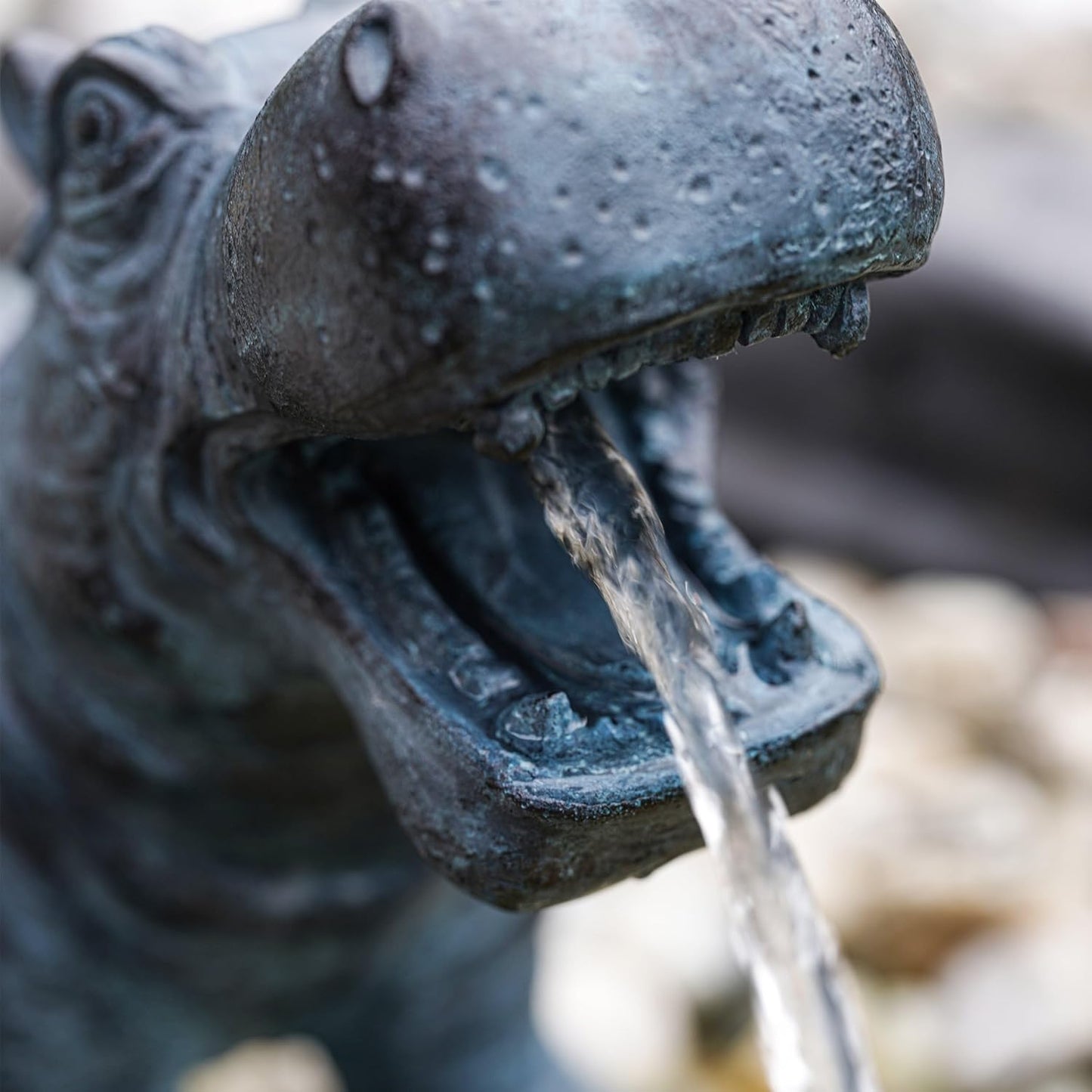 Solarbetriebener Wasserspeier Nilpferd