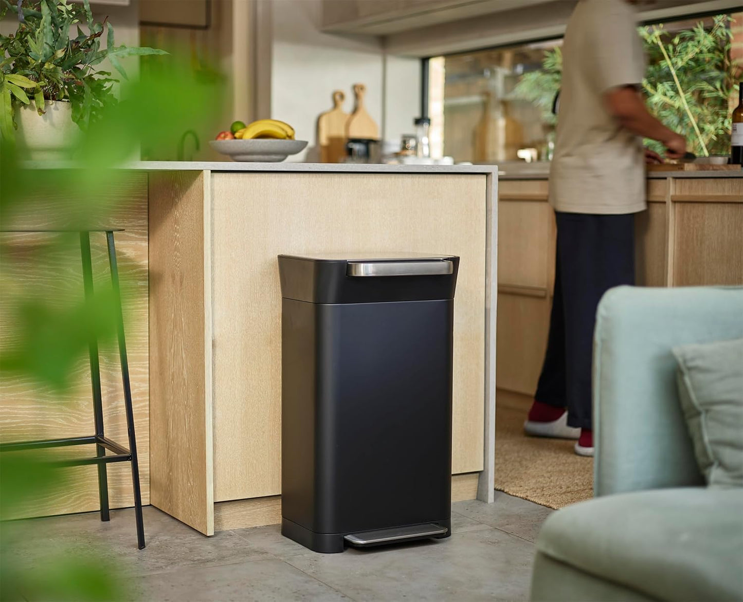 Titan Küchenabfalleimer mit Pressvorrichtung, 30L Schwarz