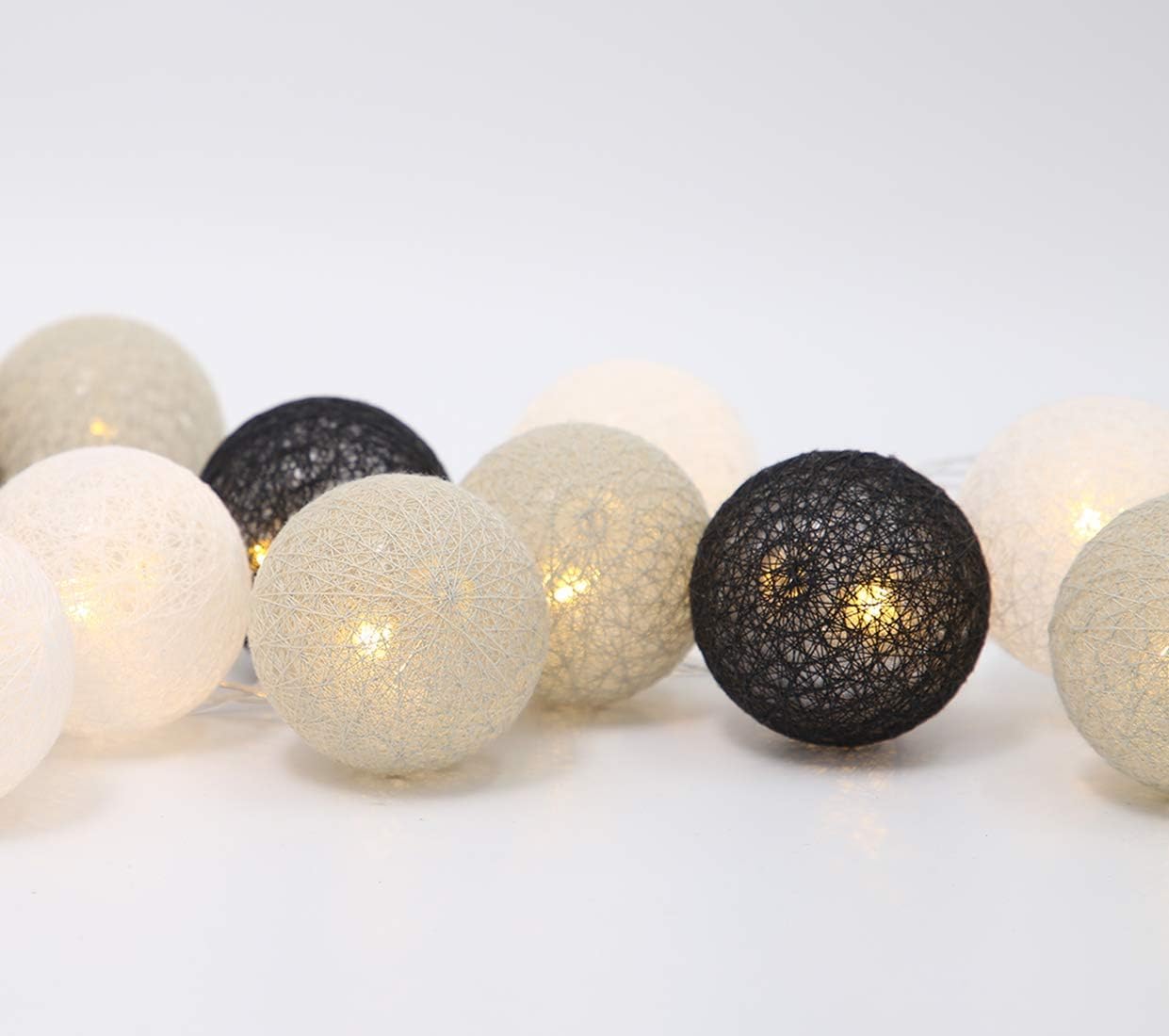 LED-Lichterkette mit 20 Baumwollkugeln, Grau Stecker