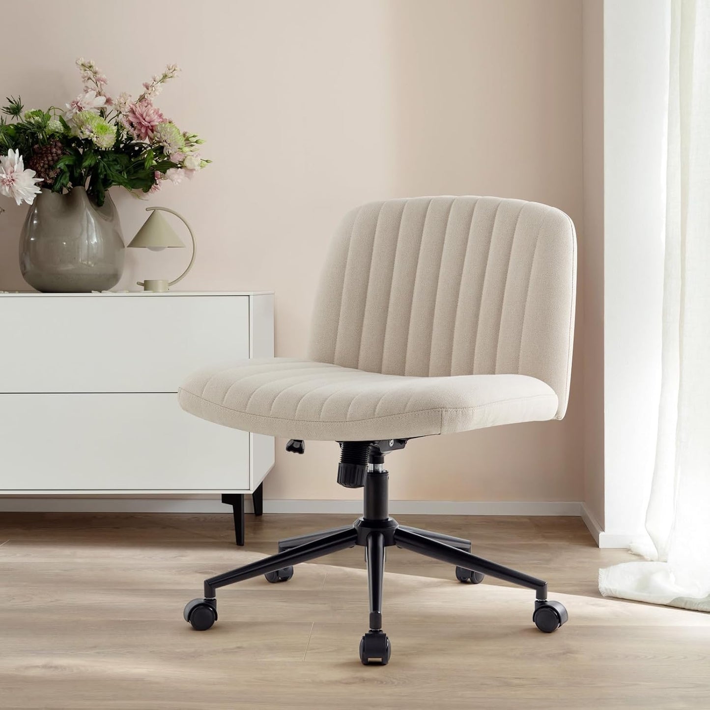Höhenverstellbarer Drehstuhl ohne Armlehnen, Beige mit Rollen